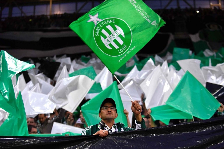 1487240090_2048x1536-fit_un-supporter-de-saint-etienne-pendant-la-defaite-de-l-asse-a-domicile-contre-le-losc-le-14-mai-2016