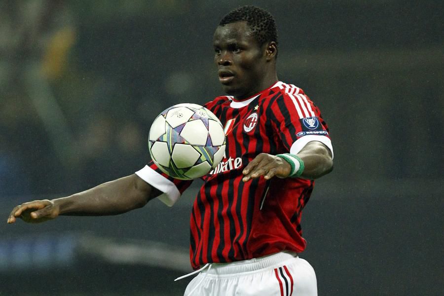 Taye-Taiwo-s-est-engage-avec-le-Dynamo-Kiev.-Reuters1