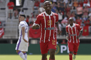 Thembinkosi Lorch revient à la maison