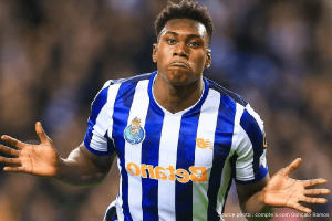 Tottenham vise Samu Omorodion pour un transfert à 100 M€