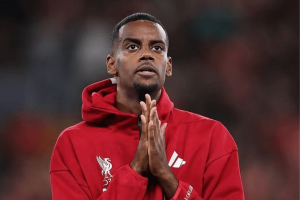 Liverpool touché : Isak souffre d'une fracture du péroné