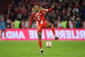 Sacha Boey : Une Option pour Newcastle United ?