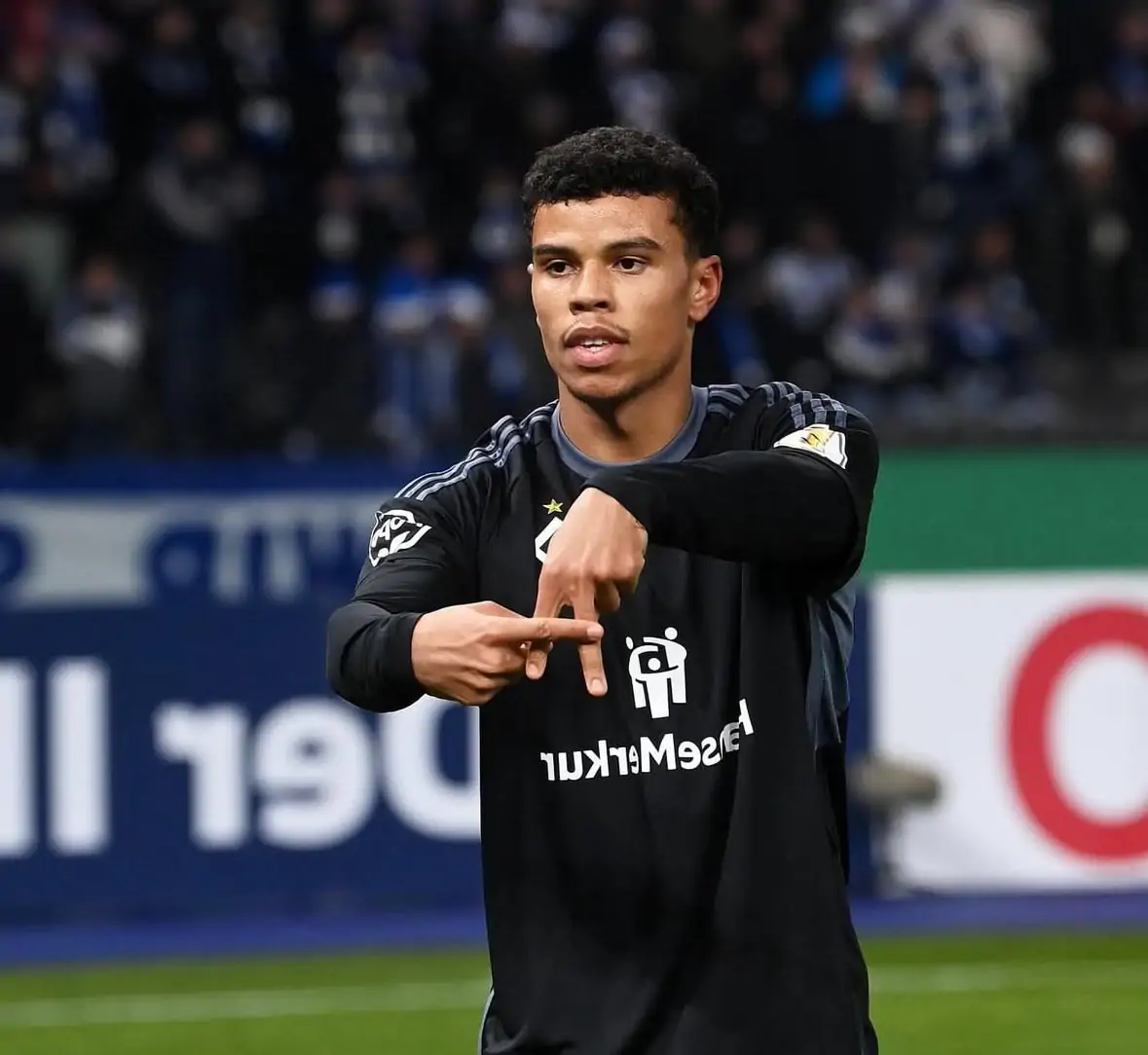 Ransford Königsdörffer en maillot du HSV — prolongation jusqu’en 2028, Bundesliga