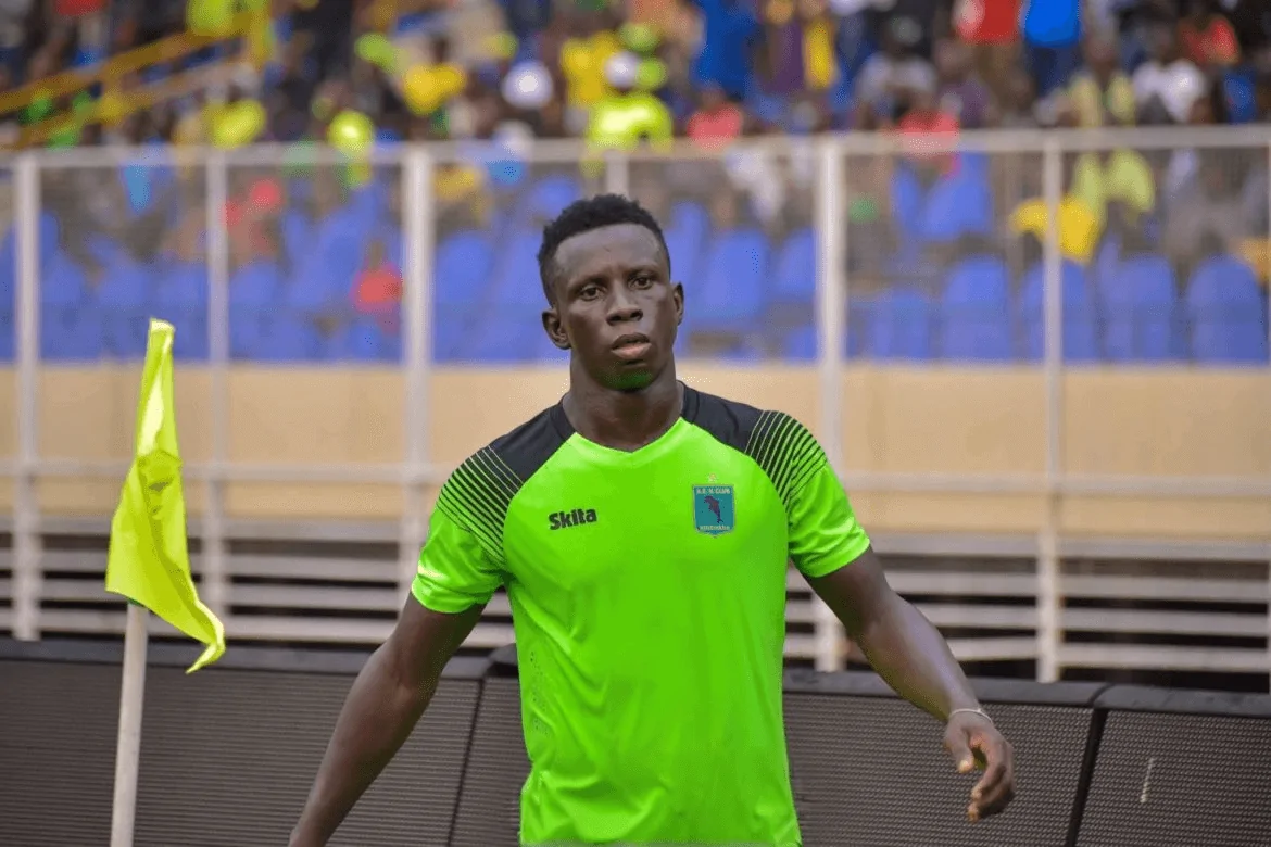 Aboubacar Diarra lors de sa signature avec le Djoliba AC.