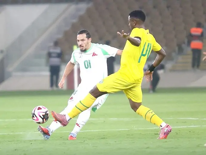 L'équipe d'Algérie célèbre un but contre le Zimbabwe.