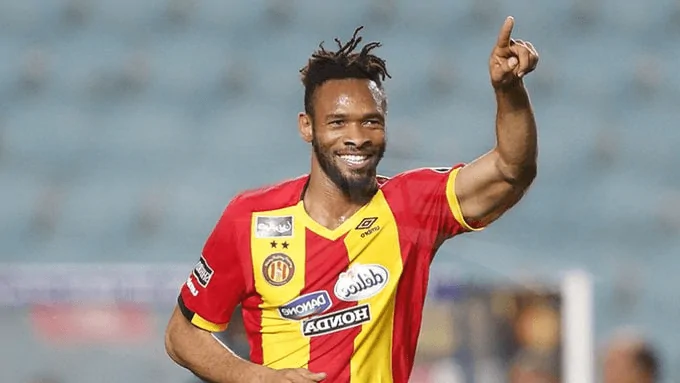 Fousseny Coulibaly signe son contrat avec Al Shomooa SC.