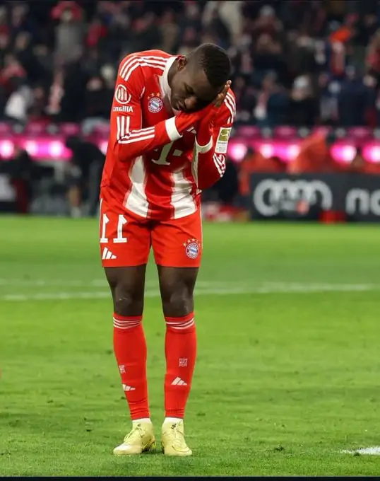 Nicolas Jackson célébrant un but avec le Bayern Munich.