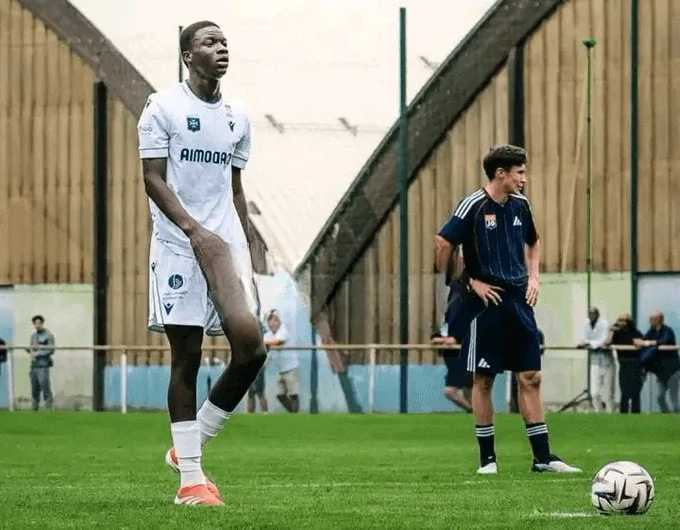 Leverkusen Fonce sur Nimetigna Sacko : Un Talent en Plein Essor