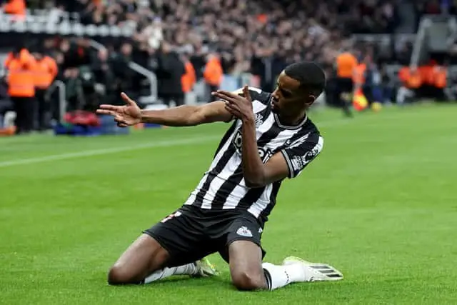 Liverpool touché : Isak souffre d'une fracture du péroné