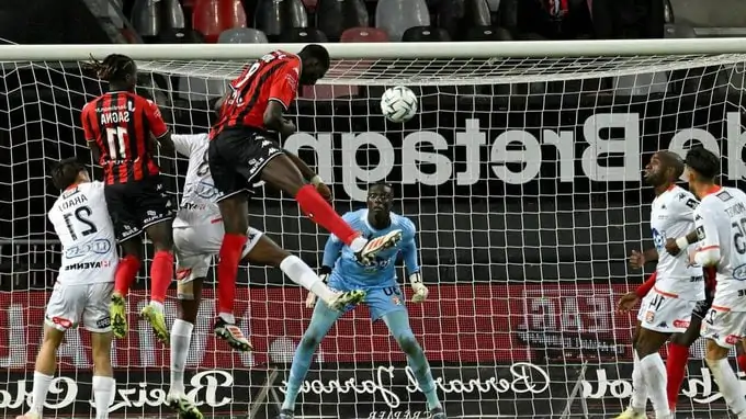 Kalidou Sidibé : Vers une Prolongation Cruciale avec Guingamp