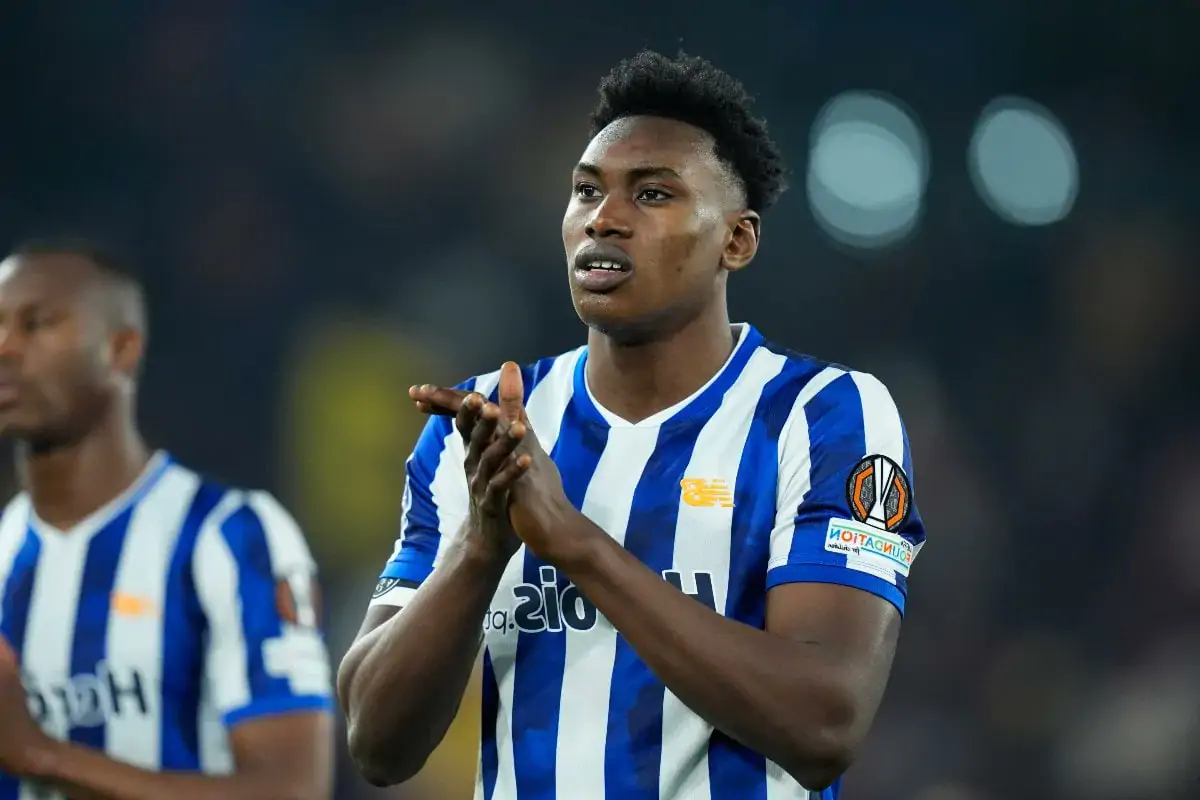 Samu Omorodion célébrant un but avec Porto, cible de Tottenham