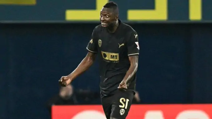 Umar Sadiq sous le maillot de Valence, attaquant nigérian décisif