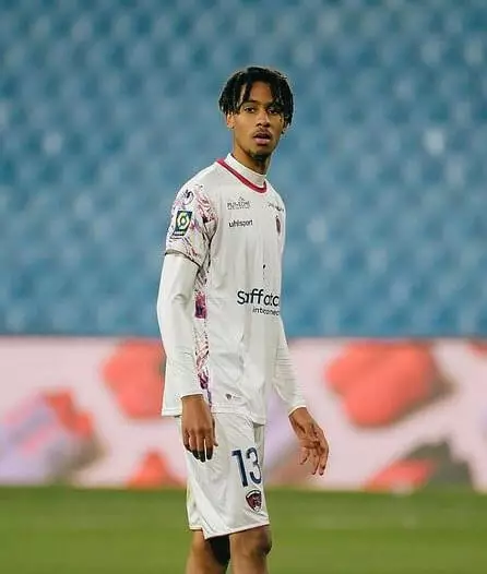 Adam Baallal milieu terrain Maroc 18 ans Académie Mohammed VI Saint-Étienne transfert