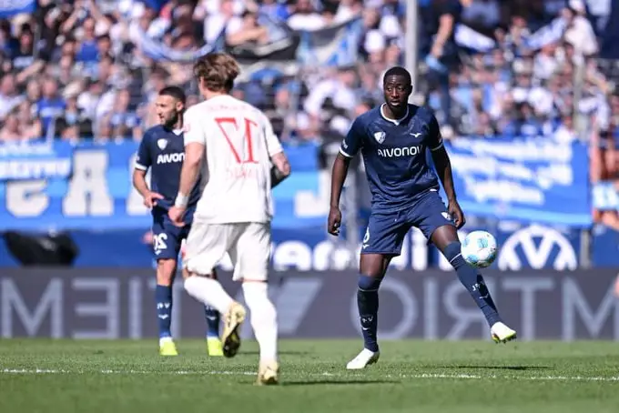 Ibrahima Sissoko célébrant un but en Bundesliga 2