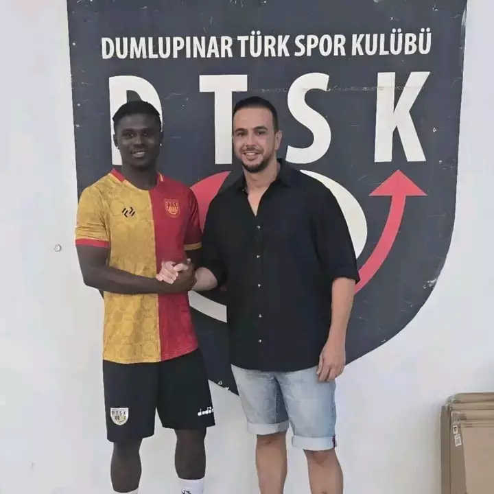 N'fanly Sylla en action offensive avec le maillot du TSK Dumlupinar