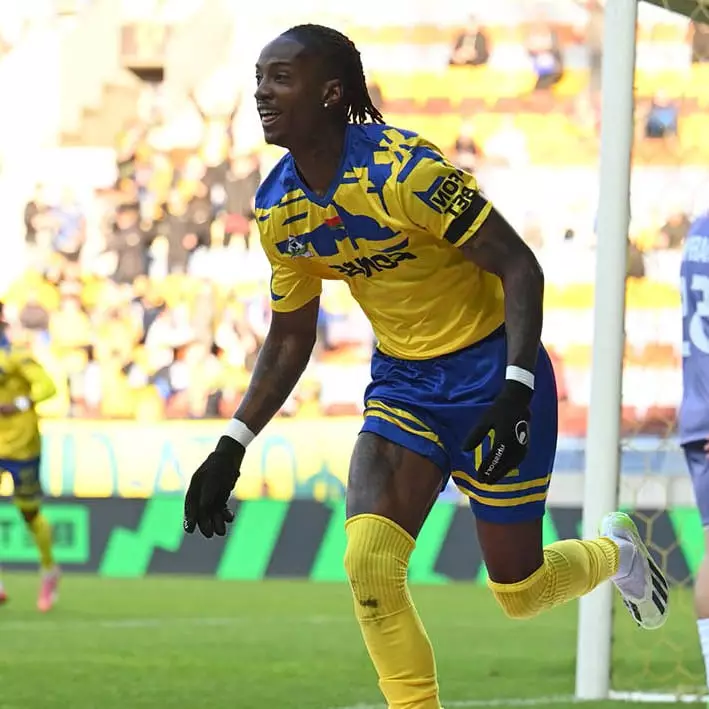 N'fanly Sylla en action offensive avec le maillot du TSK Dumlupinar