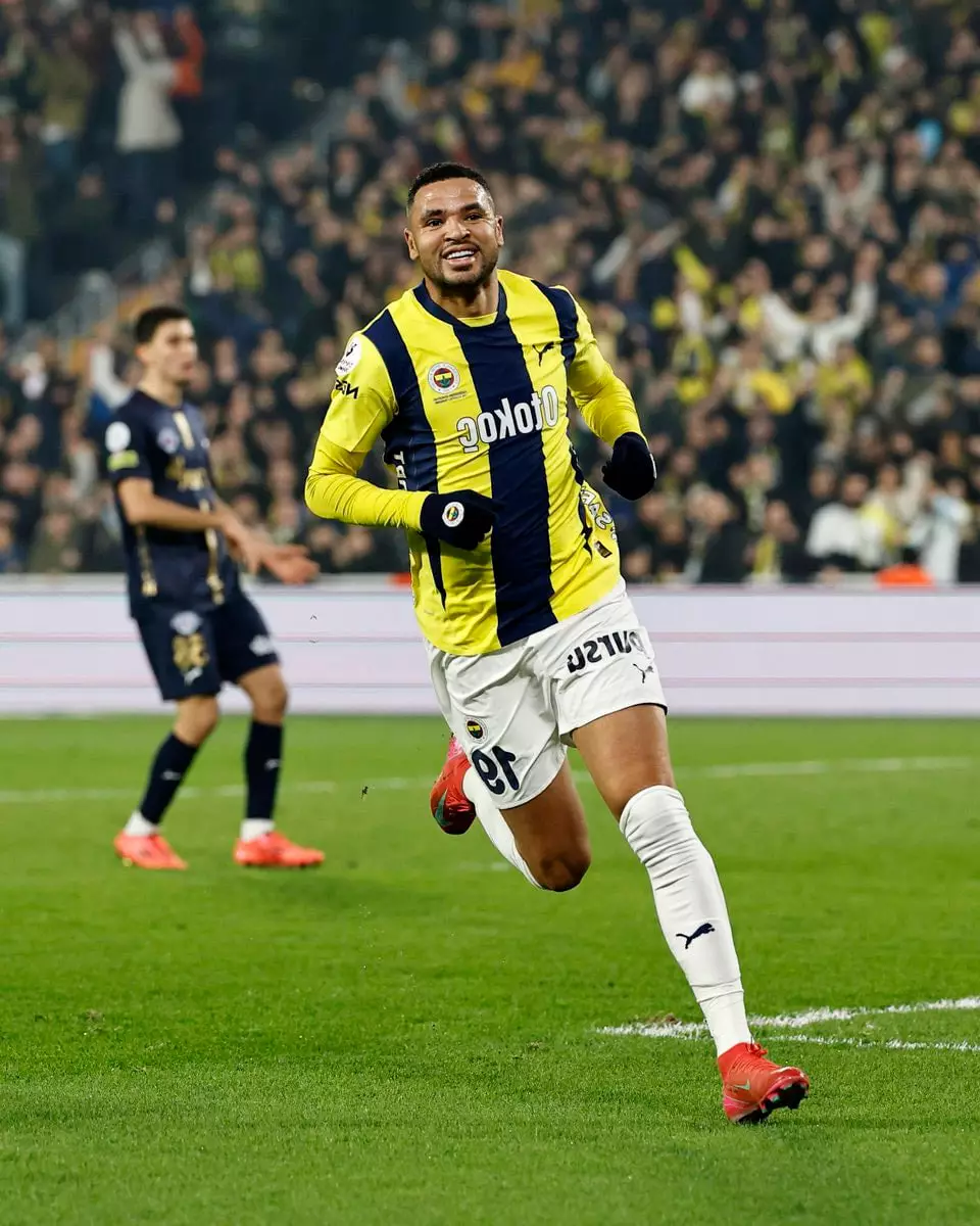 Youssef En-Nesyri célébrant un but avec Fenerbahçe