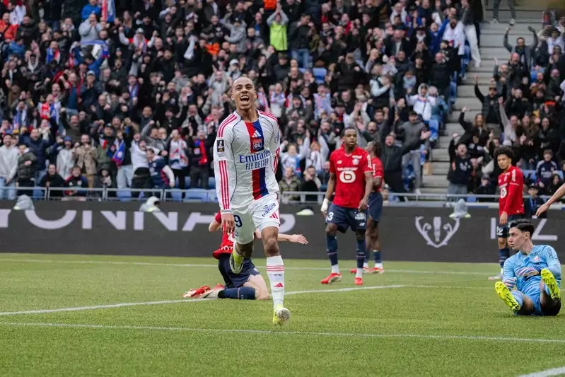 Arsenal creuse l'écart après la décision VAR contre Villa