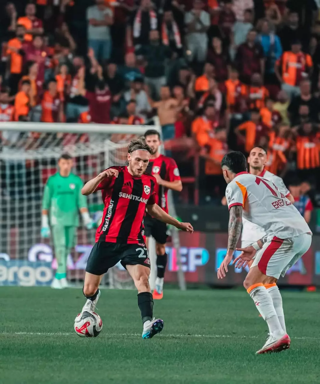 Axel Urie ailier international centrafricain libre transfert 2026