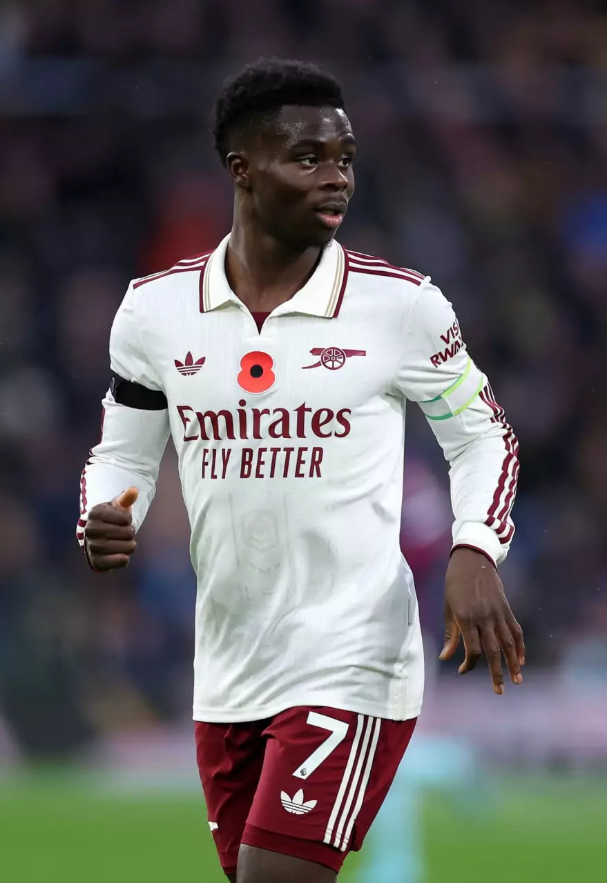 Bukayo Saka Arsenal numéro 10 nouveau contrat 2031 Emirates Stadium