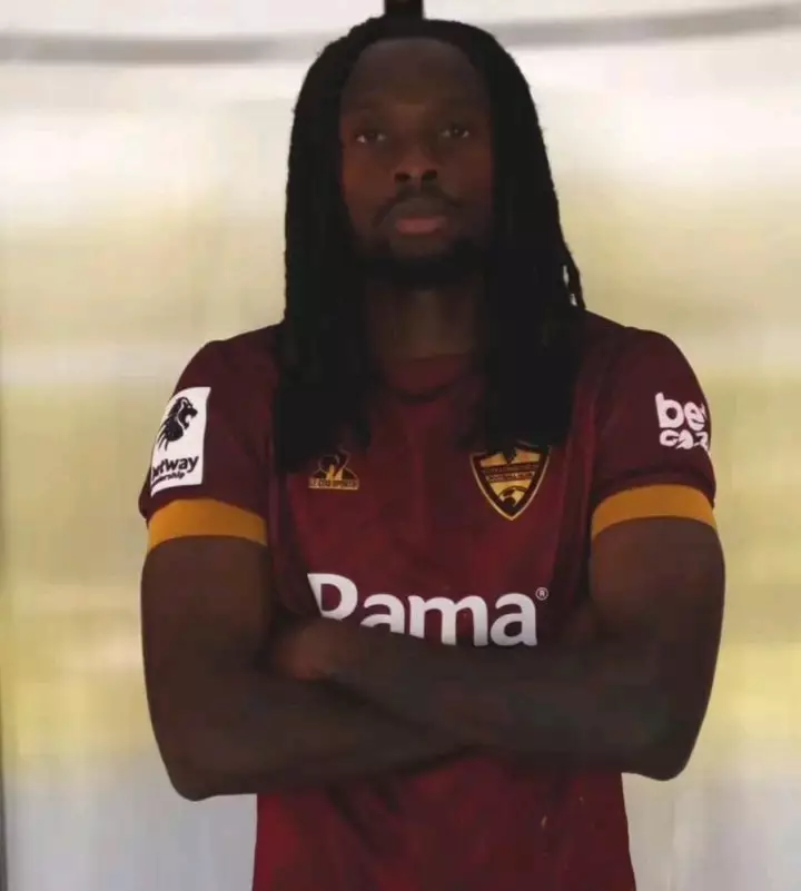  Olisa Ndah défenseur Stellenbosch FC Betway Premiership Nigéria