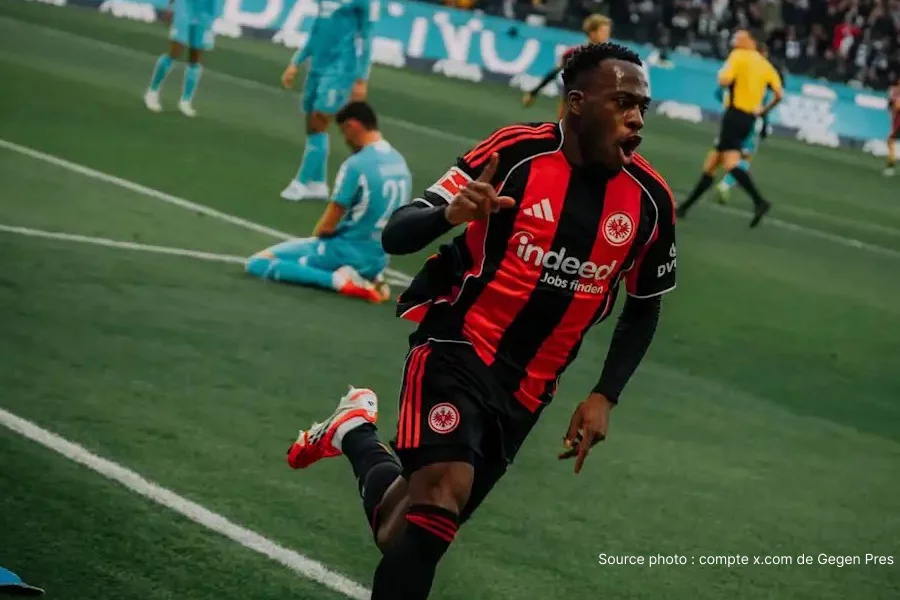 Arnaud Kalimuendo attaquant Eintracht Francfort Bundesliga Allemagne