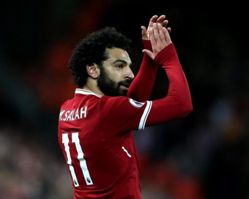 "Mo est un vrai héros" Salah a protégé le sans-abri des passants et lui a donné 100 livres