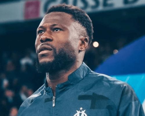 Chancel Mbemba en discussion lors du mercato d’été