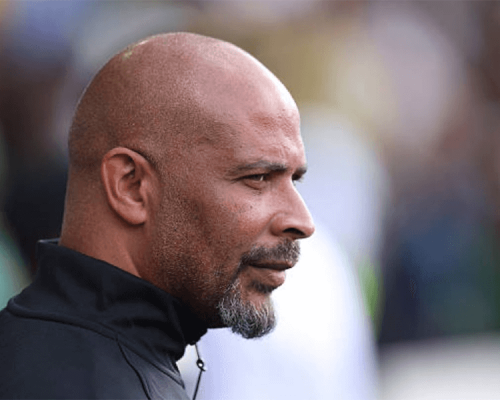 Eric Chelle sur le banc du Nigéria pendant le CHAN 2024