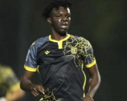 Amadou N’Diaye avec le maillot du Stade Tunisien lors de la présentation officielle