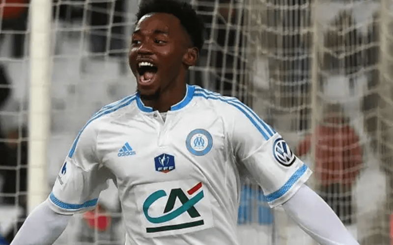 Georges-Kévin Nkoudou portant le maillot du Damac FC lors d’un match