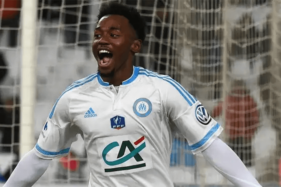 Georges-Kévin Nkoudou portant le maillot du Damac FC lors d’un match