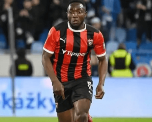 Philip Azango célébrant un but avec le Spartak Trnava en Niké Liga