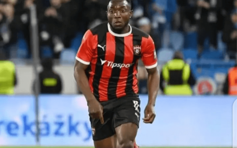 Philip Azango célébrant un but avec le Spartak Trnava en Niké Liga