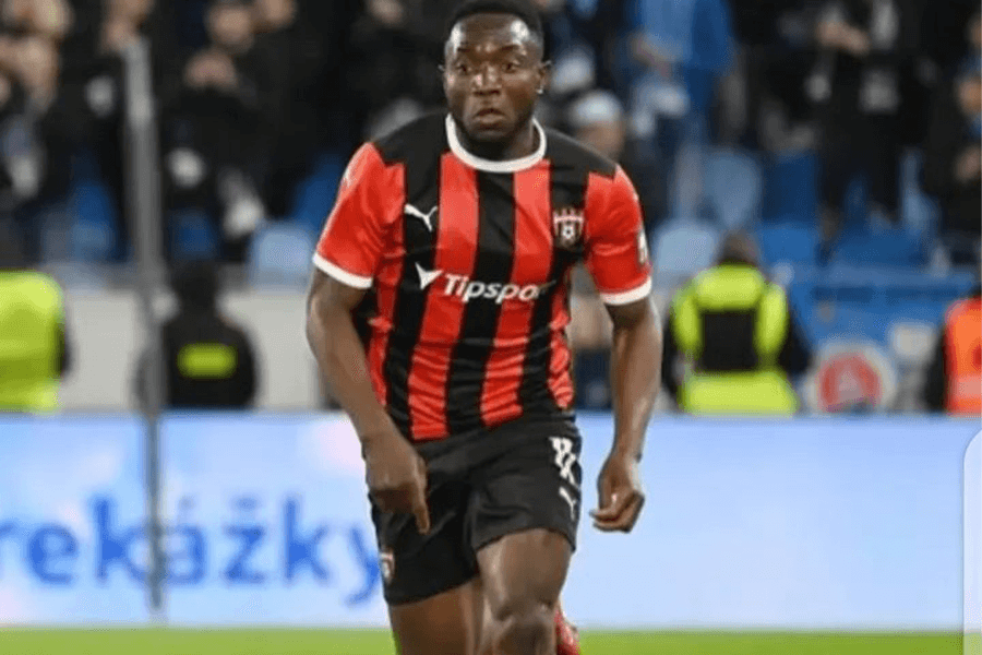 Philip Azango célébrant un but avec le Spartak Trnava en Niké Liga