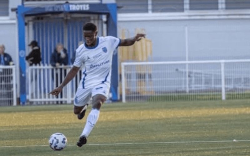 Séga Sanogo, latéral droit malien visé par le VfB Stuttgart pour la réserve