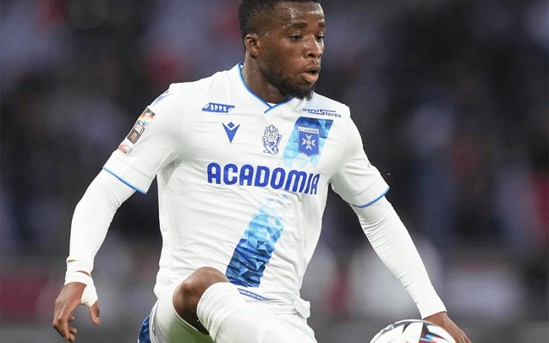 Hamed Junior Traoré présente son maillot à l’Olympique de Marseille