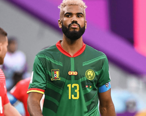Éric-Maxime Choupo-Moting de retour en sélection du Cameroun, échauffement