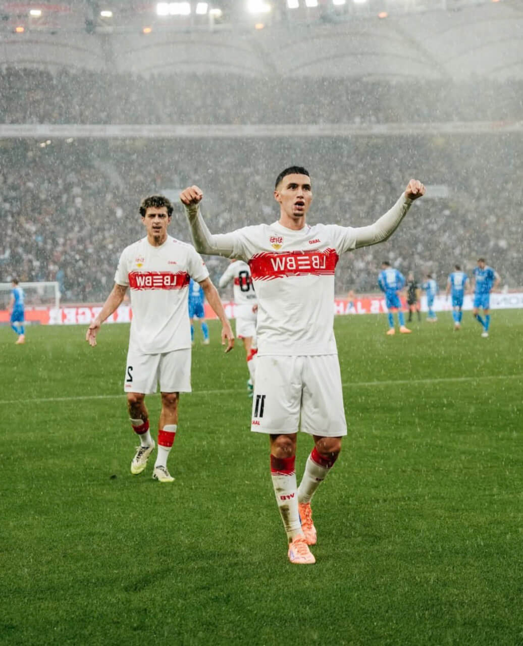 Bilal El Khannouss en action sur le terrain avec Stuttgart.