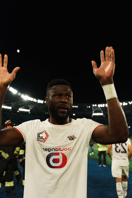 Chancel Mbemba sous le maillot du LOSC lors d’un match de Ligue 1.