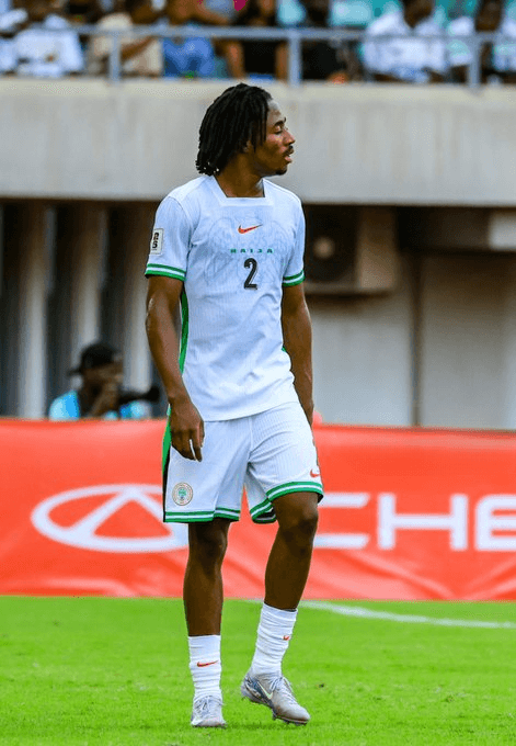 Le RB Leipzig surveillant Benjamin Fredrick à Dender EH.