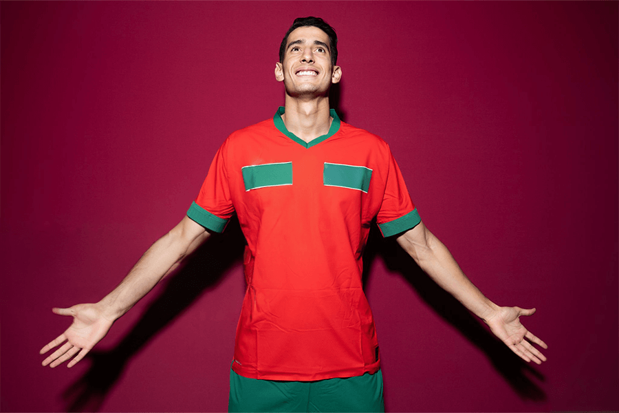 Aguerd gagne un duel aérien contre l’Ajax, solidité défensive OM.