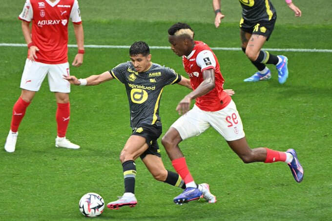 Abdoul Koné en action lors d'un match du Stade de Reims.