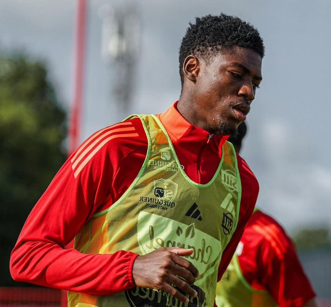 Abdoulaye Bouné signe son contrat avec Al Bahri.