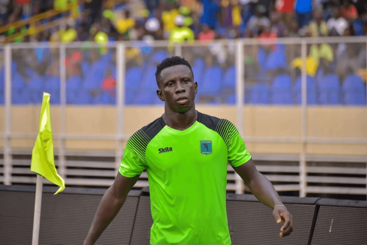 Aboubacar Diarra lors de sa signature avec le Djoliba AC.