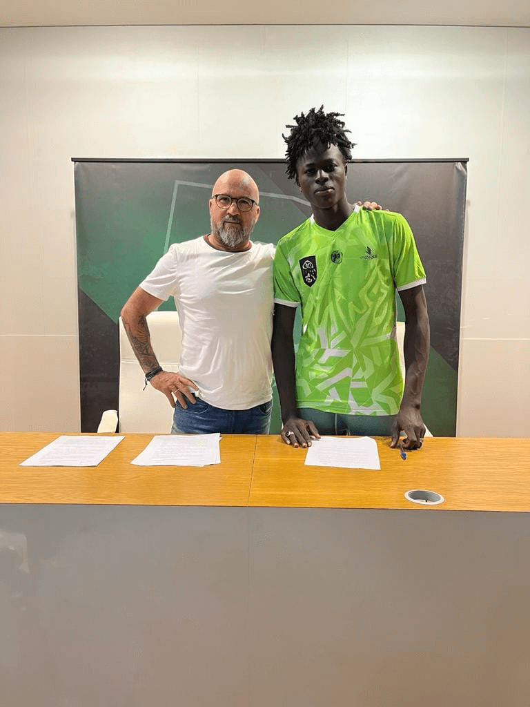 Baissa Niambélé en essai avec Ventforet Kōfu SC.