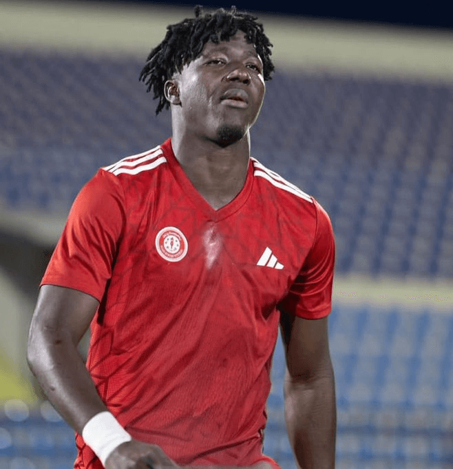 Traoré célébrant un but lors d'un match en Premier League libyenne.