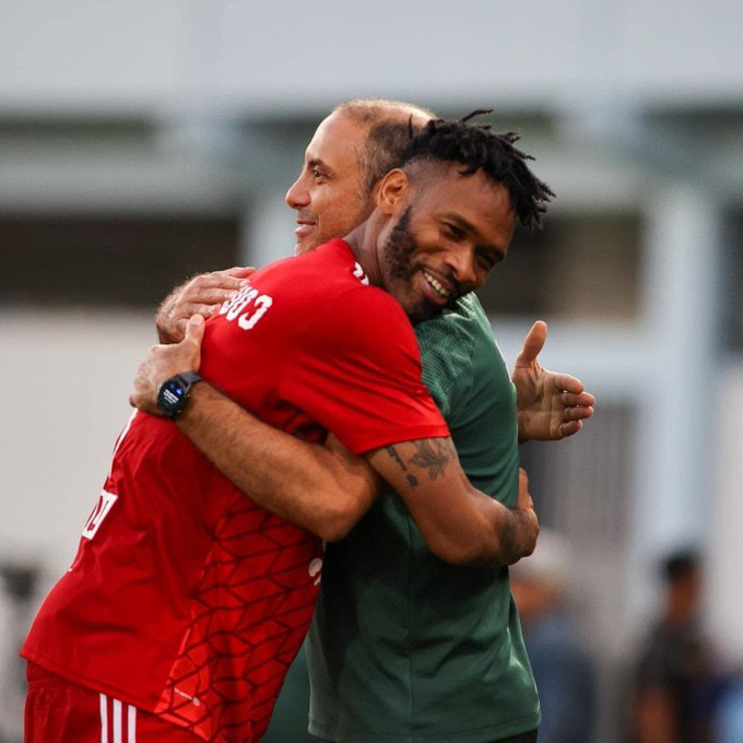 Fousseny Coulibaly signe son contrat avec Al Shomooa SC.