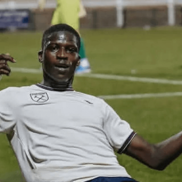 Mahamadou Sangaré avec le maillot des U21 de Manchester City.