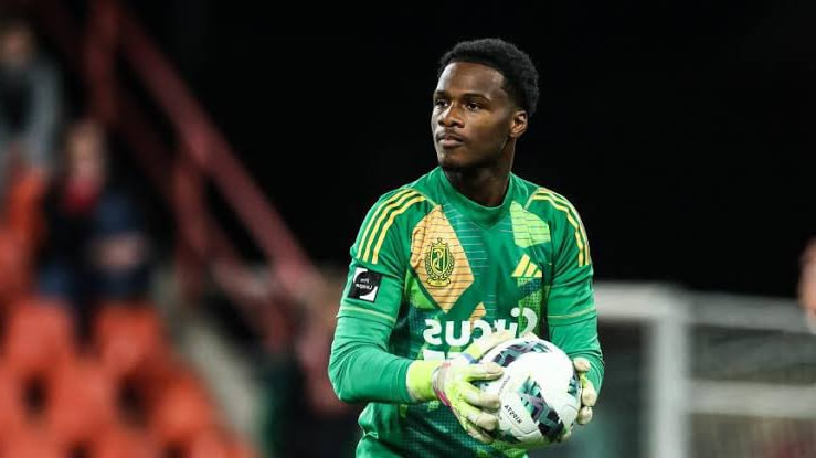 Aaron Wan-Bissaka en action lors de l'entraînement.